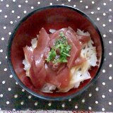 玉ねぎと大葉のまぐろ丼